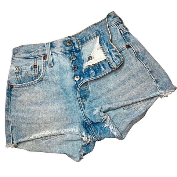 Levi’s 501 Original Fit High Rise Cutoffs in Light Blue Wash Women’s 24 - Picture 2 of 9